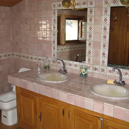 Domaine Du Besset بيت ضيافة 3*