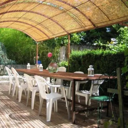 بيت ضيافة Domaine Du Besset